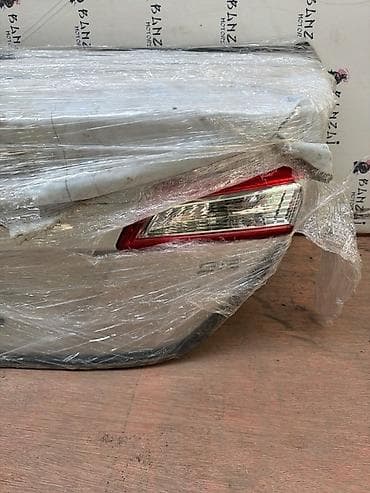 2014: Фонарь крышки багажника задний правый для Toyota Camry XV50 (8 — 1