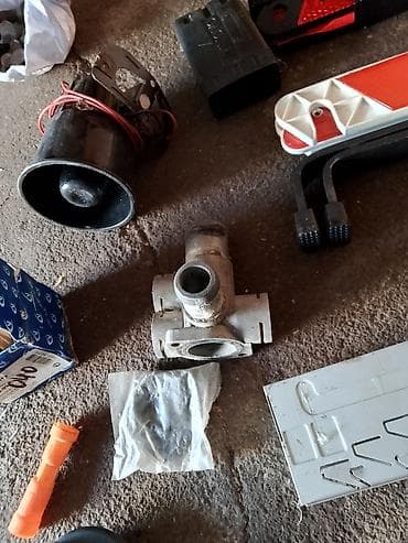 форд запчасти: Автомобильные запчасти и аксессуары набором. Состав по фото: - Жёлтый — 2