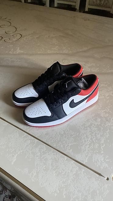 джордан 1: Мужские кроссовки, 42.5, Air Jordan, Новый, цвет - Черный — 1