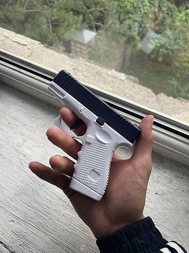 Игрушечные водяные пистолеты в виде Glock-19 В трех разных расцветках