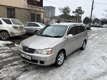 Toyota Gaia: 2002 г., 2 л, Автомат, Бензин, Минивэн