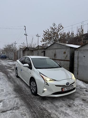 camry 2014: Toyota Prius: 2017 г., Гибрид, Хэтчбэк — 2