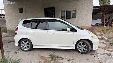 Унаа сатуу: Honda Fit: 2002 г., 1.3 л, Вариатор, Бензин, Хетчбек — 3
