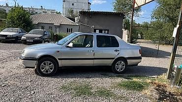 wuling mini ev: Volkswagen Vento: 1992 г., 1.6 л, Механика, Бензин, Седан — 3