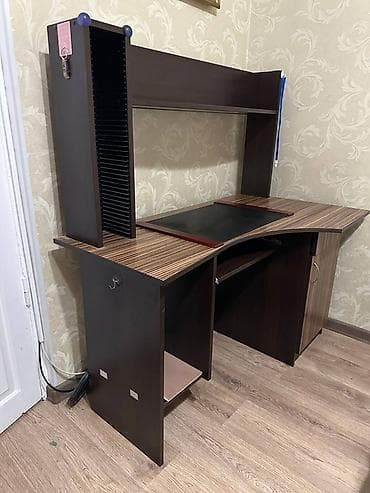 Дом и сад: Компьютерный стол, Б/у, С полками — 3