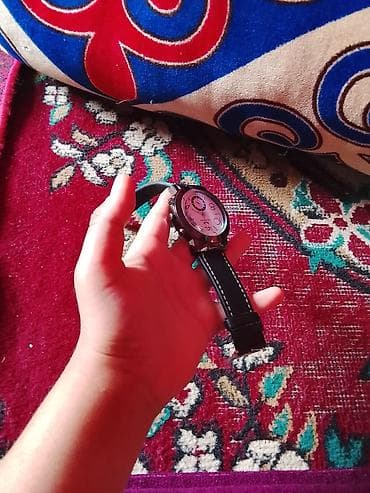 венгер часы: Продаю часы почти новый срочно надо только батарейку поменять и всё — 2
