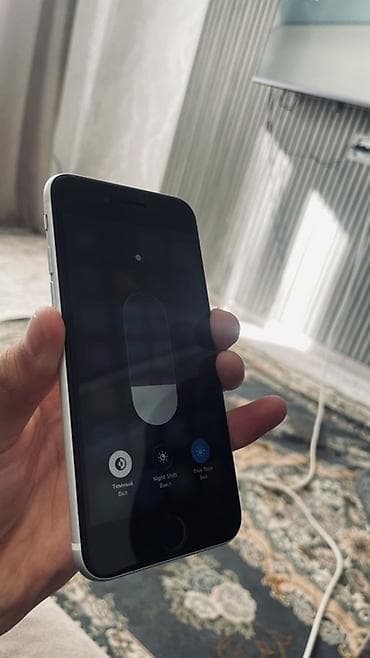 nintendo gameboy: IPhone SE 2020, Белый — 2