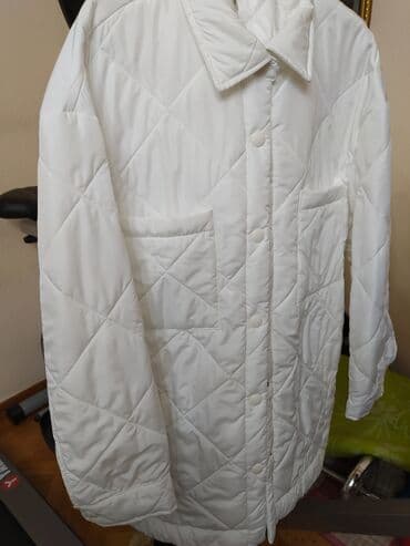 один: Продаю шикарную белоснежную курточку, производство Италия,размер — 8