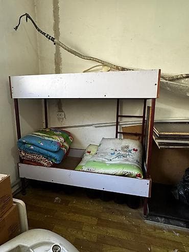 bunk bed: Двухъярусная металлическая кровать - Каркас: металлические стойки и — 2