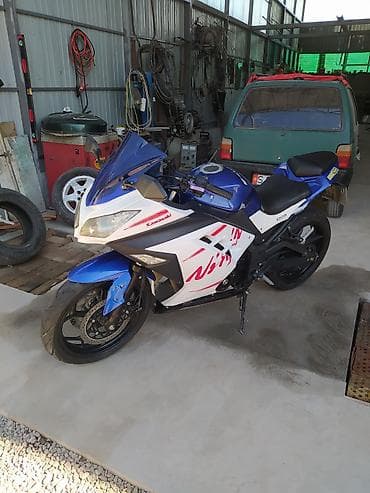 Спортбайк Kawasaki, 250 куб. см, Бензин