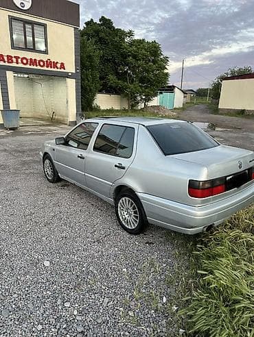 Volkswagen: Volkswagen Vento: 1994 г., 1.8 л, Механика, Газ, Седан — 4