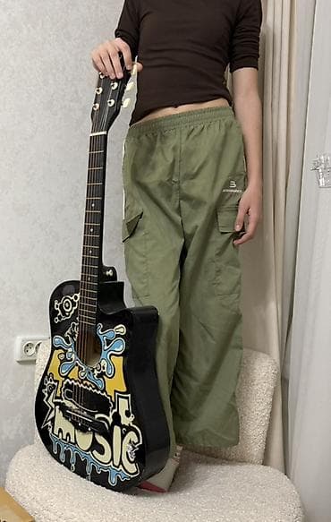 карго шорты: Спортивные штаны карго, оливкового цвета. - Свободный прямой крой — 2