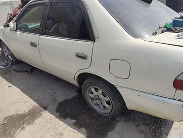 corolla e120: Продажа автомобиля на разбор. Седан белого цвета, 4 двери. Машина — 3