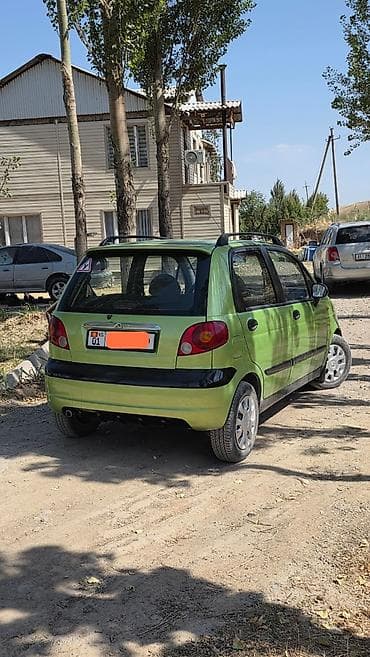 Microcar: Компактный городской хэтчбек зеленого цвета. Основные характеристики — 3