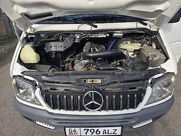 bmw m1: Легкий грузовик, Mercedes-Benz — 2