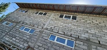 суточный дом каракол: 200м² ичинен 100м² гана жук, буюмдарды сактаганга беребиз. Толук — 3