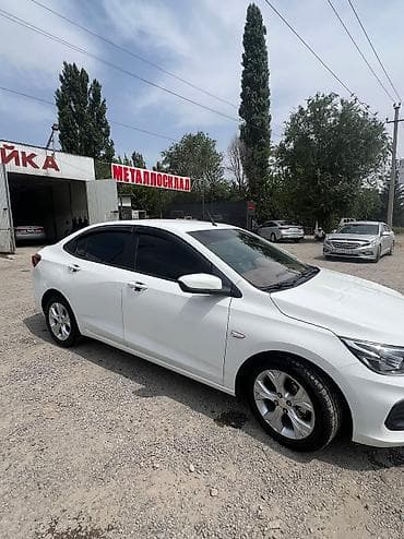 Chevrolet: Chevrolet : 2021 г., 1 л, Типтроник, Бензин, Седан — 6