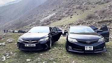 camry 1998: Аренда седанов Toyota Camry (черные) для поездок по городу и за город — 1