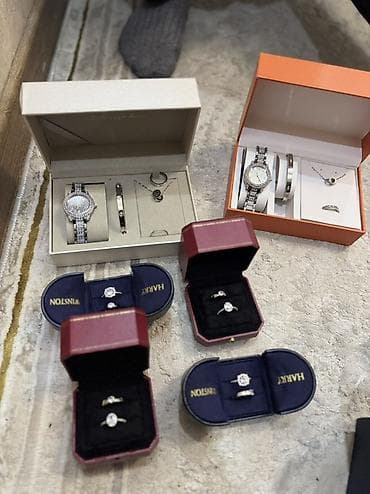 real techniques: Подарочный набор ювелирных аксессуаров в коробке. Состав набора: - — 3