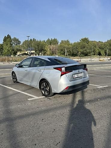 camry 2017: Toyota Prius: 2018 г., Гибрид, Лифтбек — 2