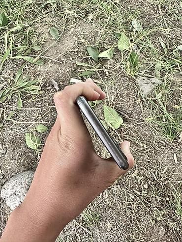 es 10: IPhone 11, Черный — 6