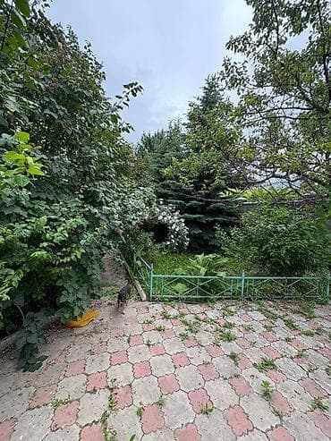 хата кой таш: Большой двухэтажный дом в с. Кой-Таш, г. Бишкек. Характеристики: - — 8