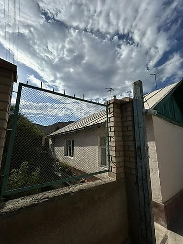 Продается большой дом в центре г. Нарын 📍 Адрес: ул. Торобаева. Дом