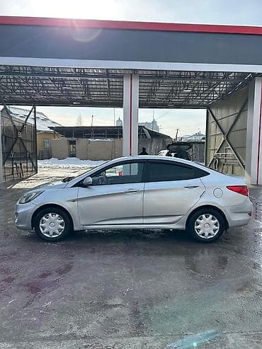 toyota corolla spacio: Hyundai Solaris: 2013 г., 1.6 л, Механика, Бензин, Седан — 4