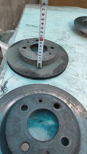 успокоитель тормозных колодок: Передняя тормозная колодка Nissan 1998 г., Б/у, Китай — 9