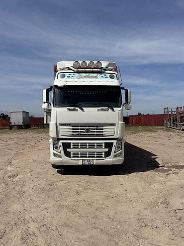 Тягач, Volvo, Тентованный