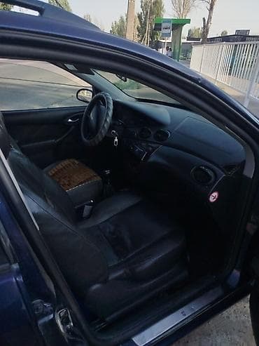 два авто: Ford Focus: 2000 г., 0.2 л, Механика, Бензин, Универсал — 4