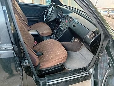 v class: Mercedes-Benz C-Class: 1993 г., Седан — 4