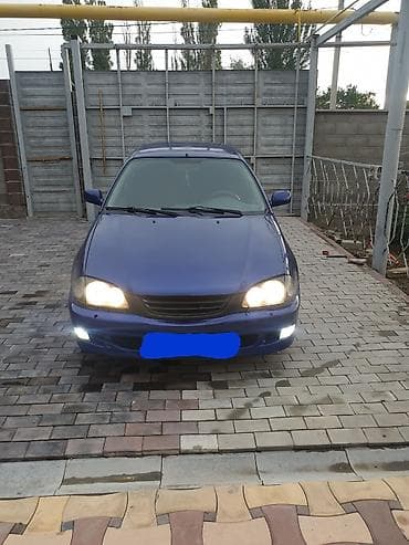 Toyota Avensis: 1999 г., 1.6 л, Механика, Бензин, Седан