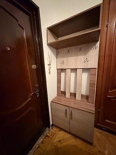 Срочная продаю Прихожую! Ширина 80 см. Высота нижней тумбочки 60 см at lalafo.kg Срочная продаю Прихожую! Ширина 80 см. Высота нижней тумбочки 60 см