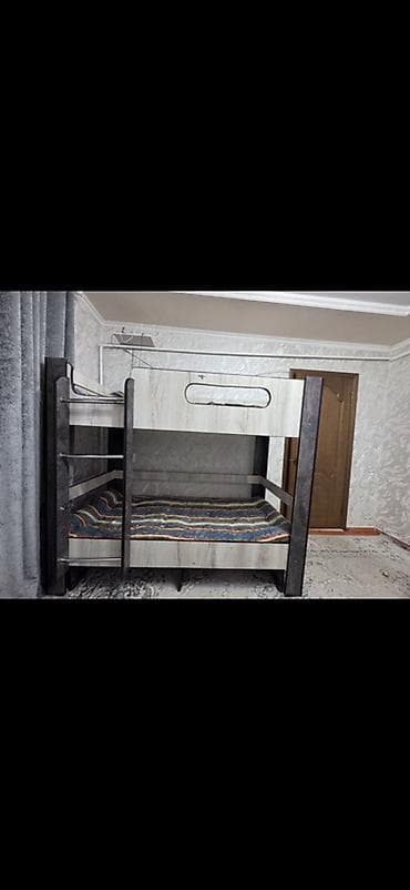 Дом и сад: Двухъярусная кровать со встроенной лестницей сбоку. Особенности: - — 1