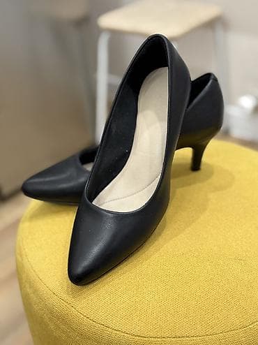 Мокасины и лоферы: Туфли, 37, Clarks, Б/у, цвет - Черный, Самовывоз, Бесплатная доставка, Платная доставка — 1