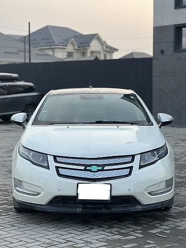 хечбек: Chevrolet Volt: 2012 г., Гибрид, Хэтчбэк — 2