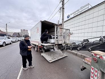 машина манипулятор: Услуги грузоперевозки и такелажа с гидробортом - Фургон с задней — 1