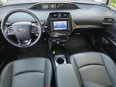 byd e2 2019: Toyota Prius: 2019 г., 1.8 л, Вариатор, Гибрид, Хэтчбэк — 9