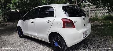 Toyota Vitz: 2005 г., 1.3 л, Автомат, Бензин, Хэтчбэк — 2