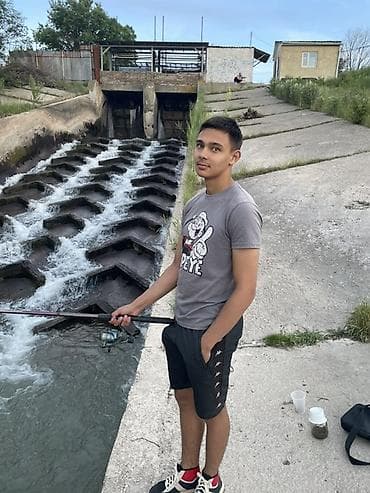 Рыбный волонтер, покормит вашу рыбу в попытках порыбачить