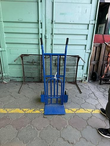 коробки от умут: Садово-строительная тачка и тележка, Стальная, Двухколесная — 1
