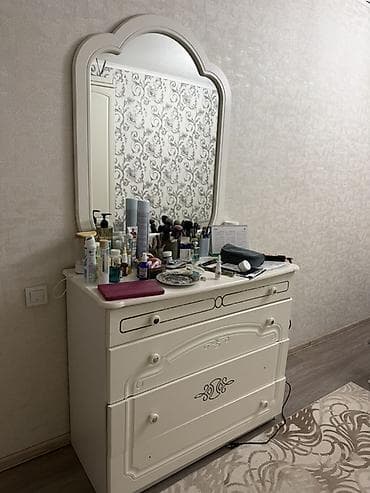 Спальный гарнитур в классическом стиле, оттенок айвори с декоративными — 2