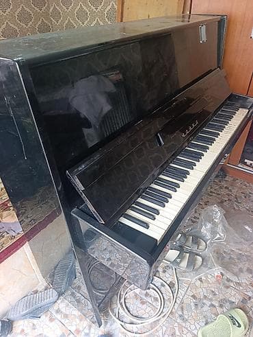 Пианино «Чайка», вертикальное, черный корпус с глянцевой отделкой