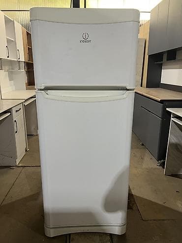 Холодильник Indesit, Б/у, Двухкамерный, De frost (капельный), 60 * 60