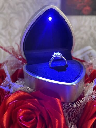 что можно подарить папе: ✨ Идеальная коробочка для самого важного вопроса. Нежный свет, бархат — 1