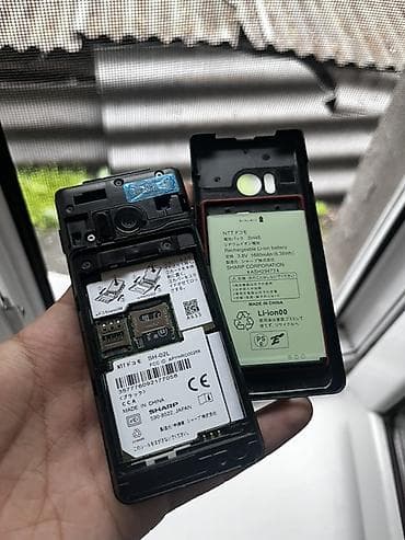 лот смартфонов: Два телефона. 1) Кнопочный раскладной телефон NTT Docomo (японская — 6