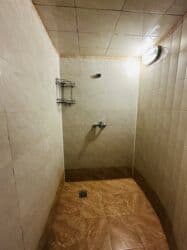 долгосрочная аренда дома: 700 м², 11 комнат, Забор, огорожен, Бассейн, Парковка — 28