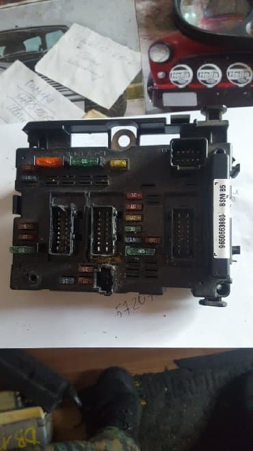 блок предохранителей: Peugeot 307 блок предохранителей — 1