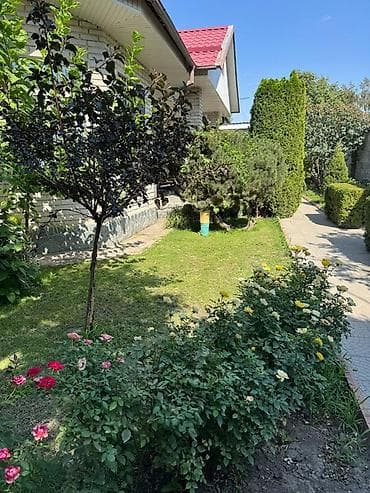 газон дорожка: Ландшафтный участок с мощеными дорожками и декоративными насаждениями — 7